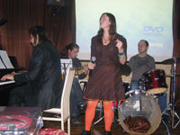 Полина и музыканты в клубе контрабас